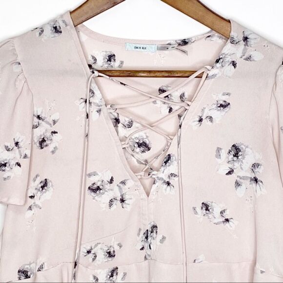 UO Kimchi Blue Judy Lace-Up Pink Floral Peplum Top - Picture 8 of 14